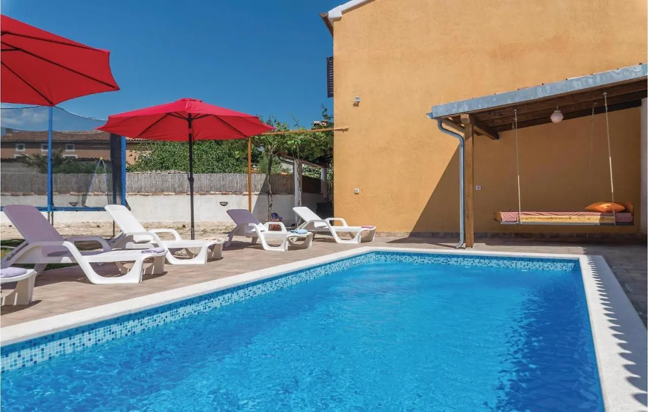 3 Bedroom Beautiful Home In Gajana Holiday home