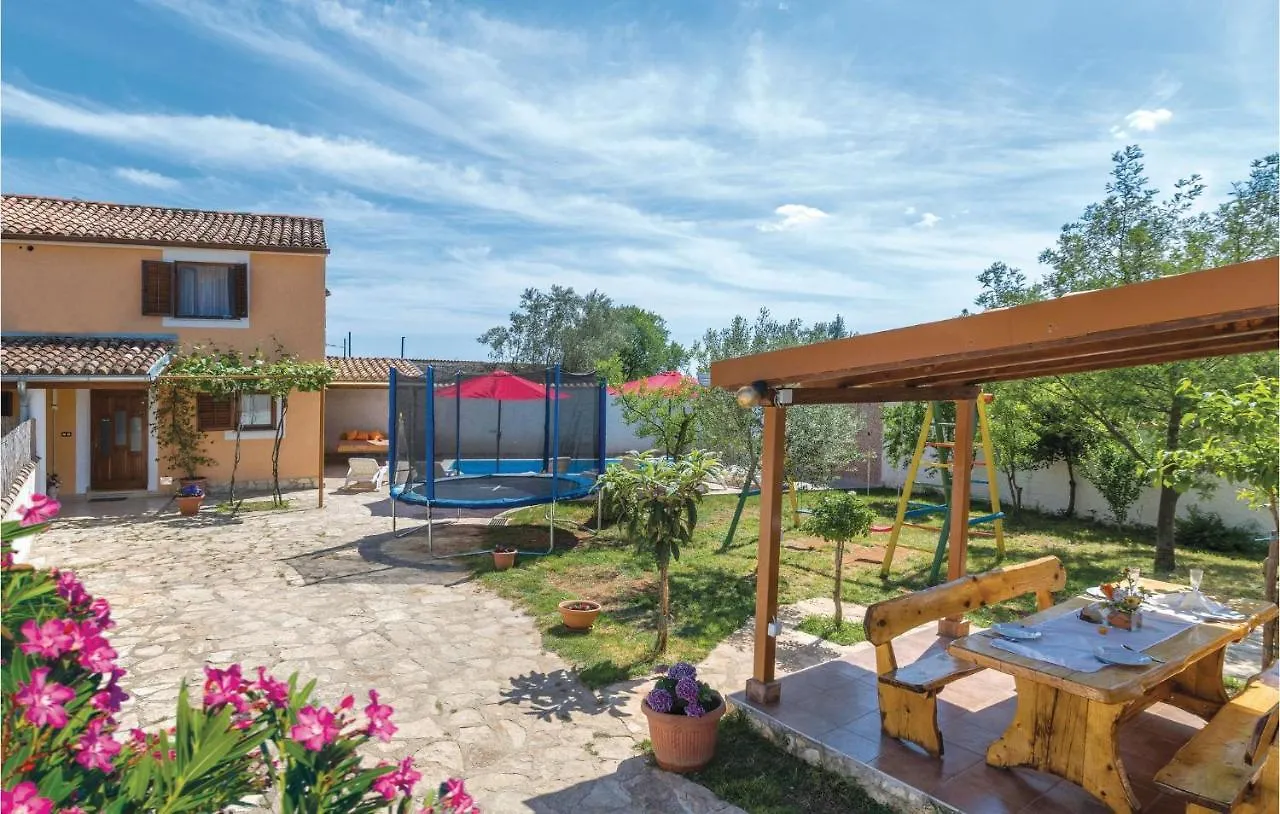 3 Bedroom Beautiful Home In Gajana Croatia