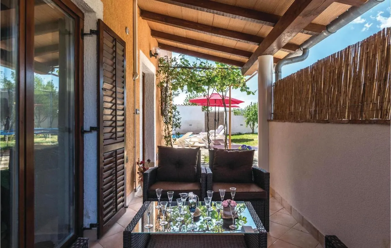 3 Bedroom Beautiful Home In Gajana
