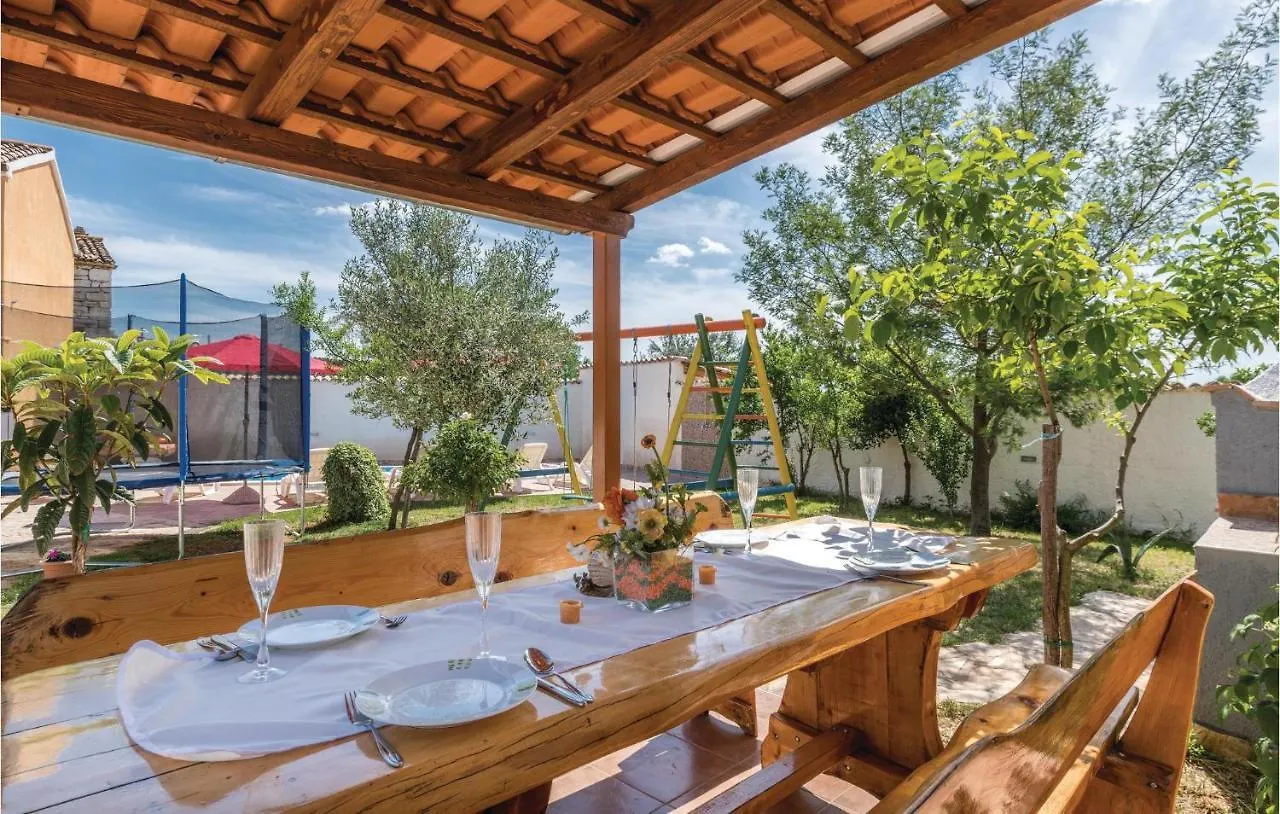 Holiday home 3 Bedroom Beautiful Home In Gajana