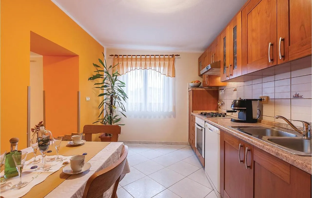 3 Bedroom Beautiful Home In Gajana