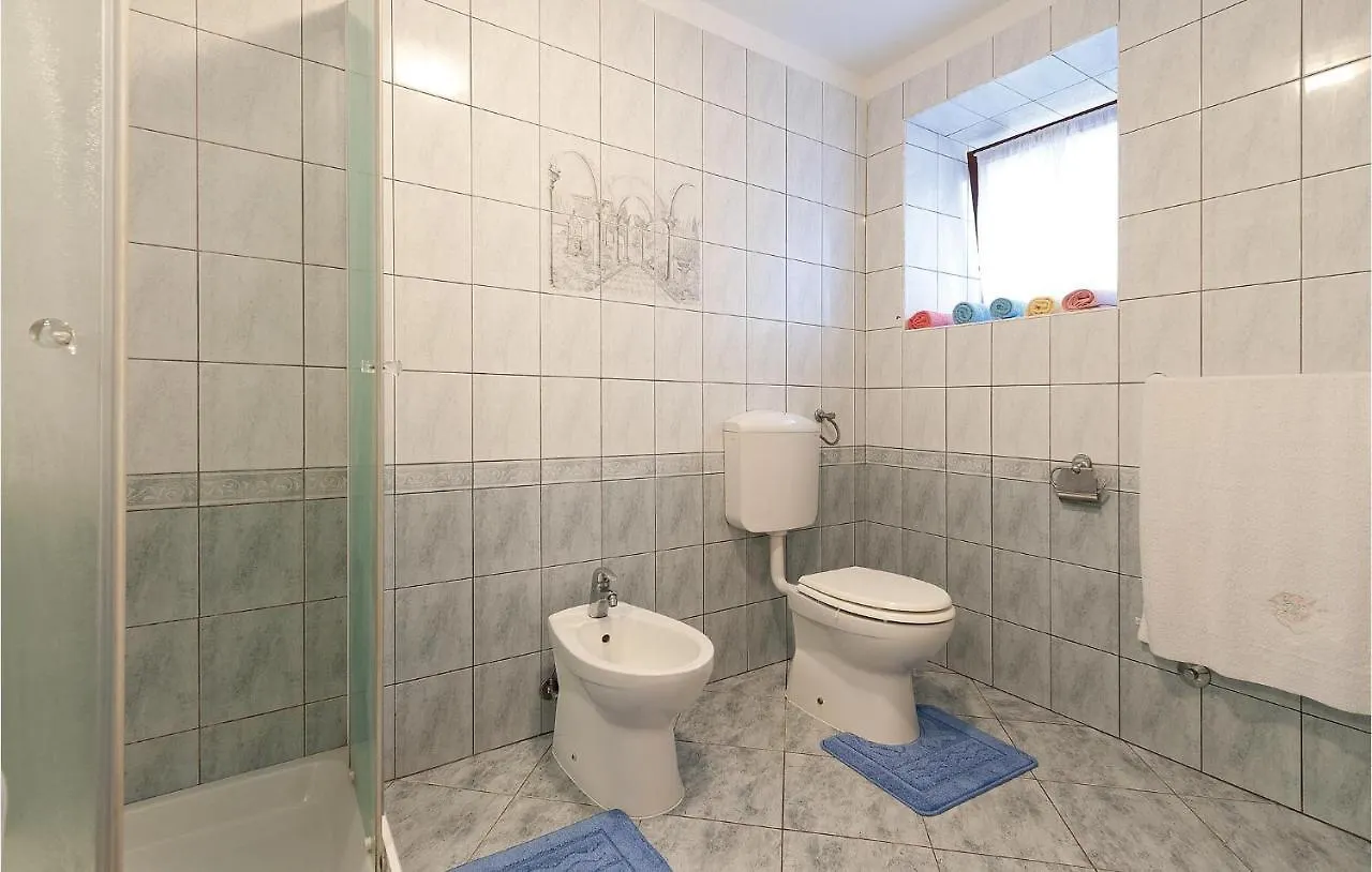 3 Bedroom Beautiful Home In Gajana Holiday home