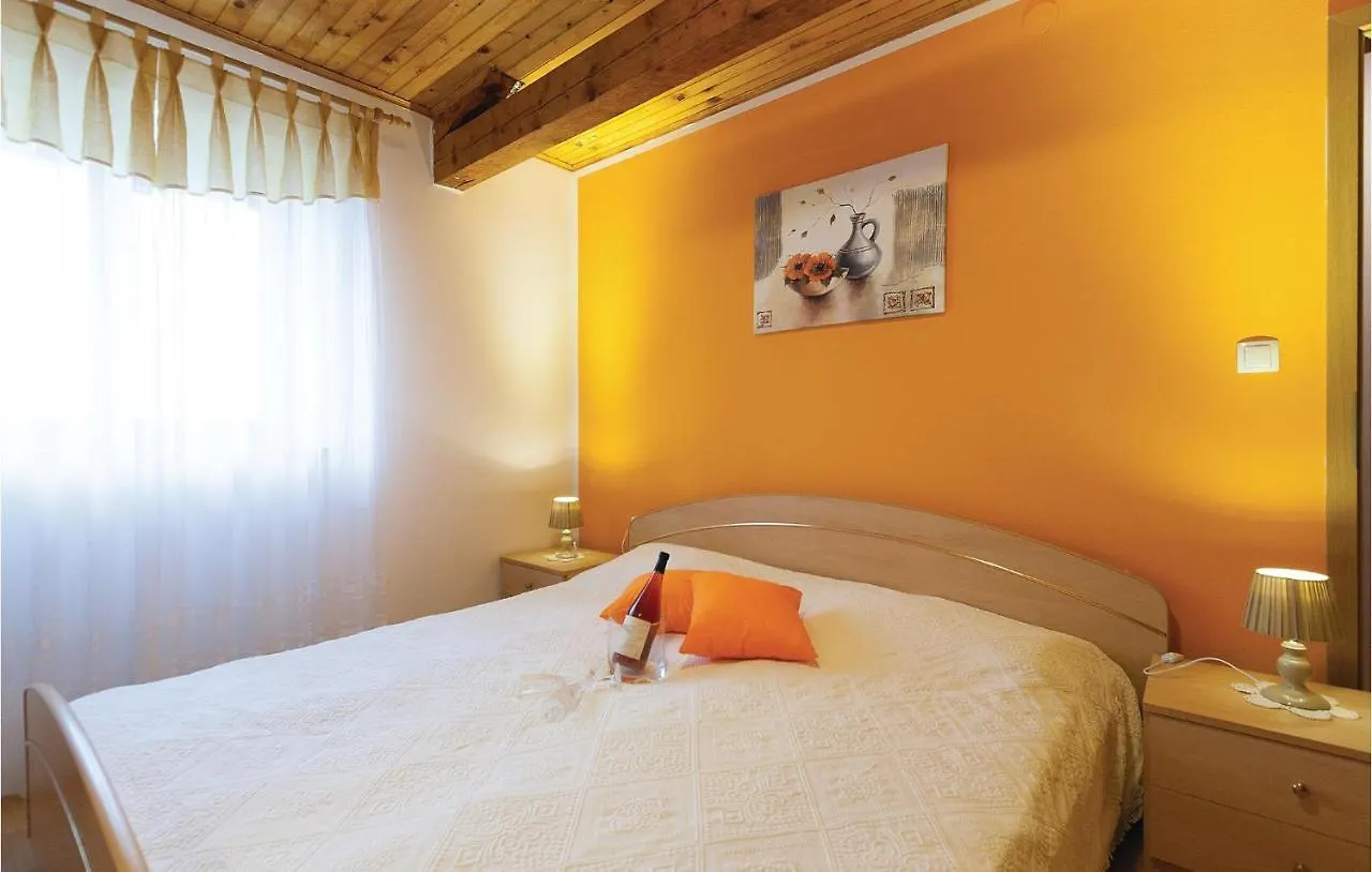 3 Bedroom Beautiful Home In Gajana Holiday home