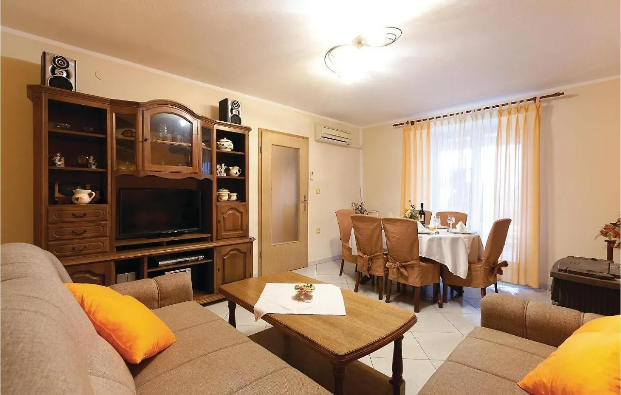 3 Bedroom Beautiful Home In Gajana 0*,