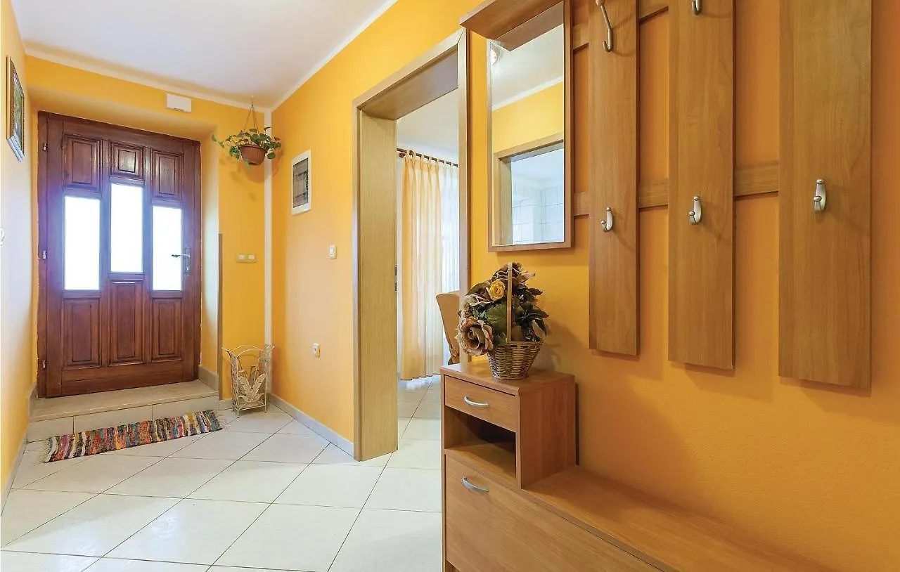 3 Bedroom Beautiful Home In Gajana Holiday home