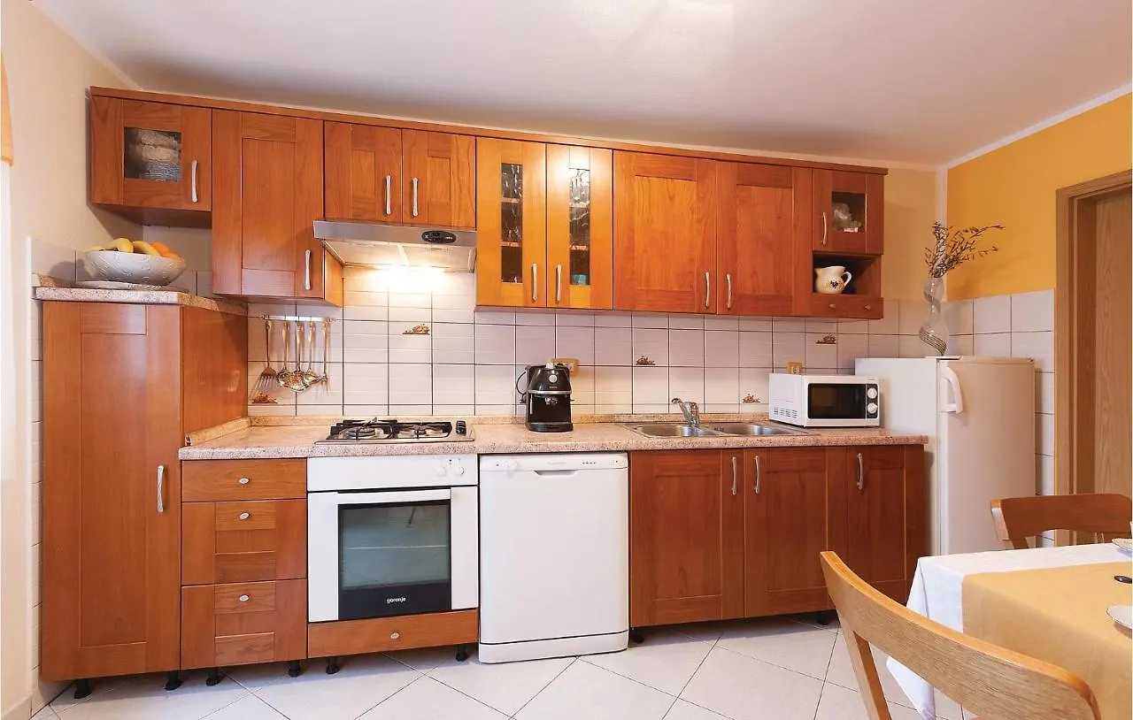 3 Bedroom Beautiful Home In Gajana